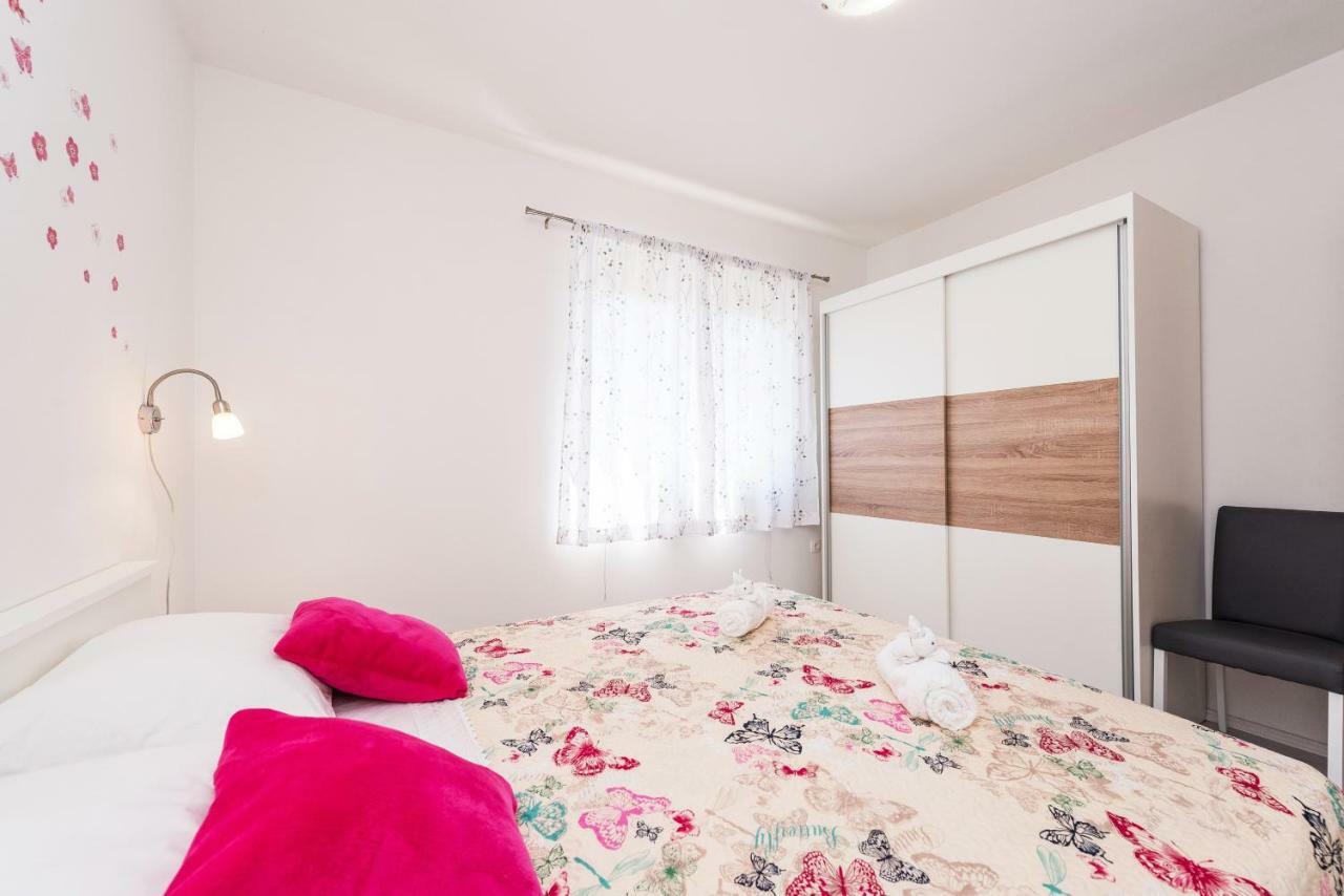 Apartman Micko Привлака Экстерьер фото